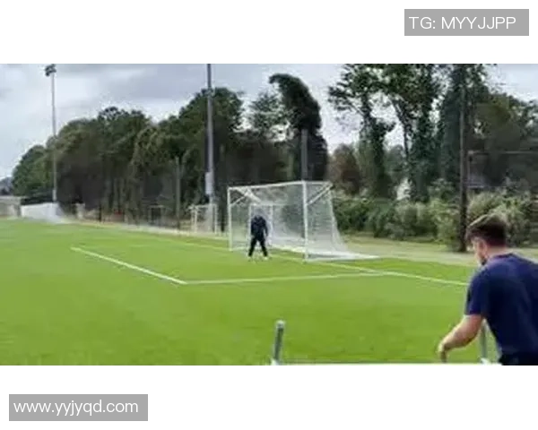 足球颠球技巧高手揭秘 看世界顶级球员如何轻松征服足球场